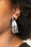 Colossal Curves - Silver - Paparazzi Accessories